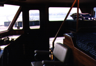 Captain's Chair.jpg (28961 bytes)