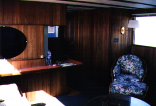 Salon, Stern, Port.jpg (29280 bytes)