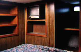 Stateroom, Bow, Starboard.jpg (28542 bytes)